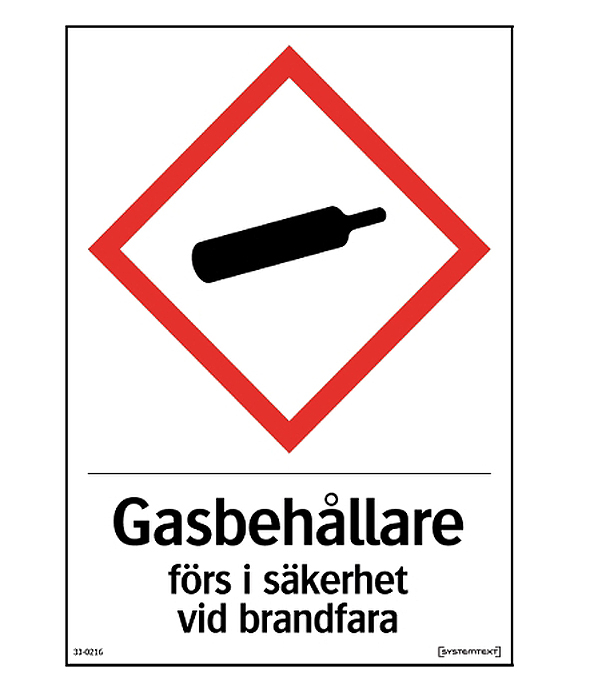Gasbehållare förs i säkerhet vid brandfara